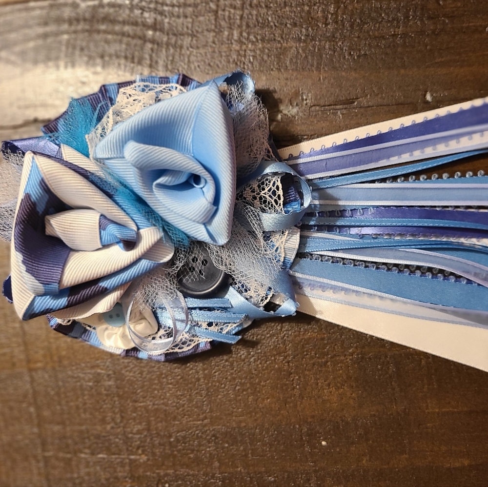 Flower pin
